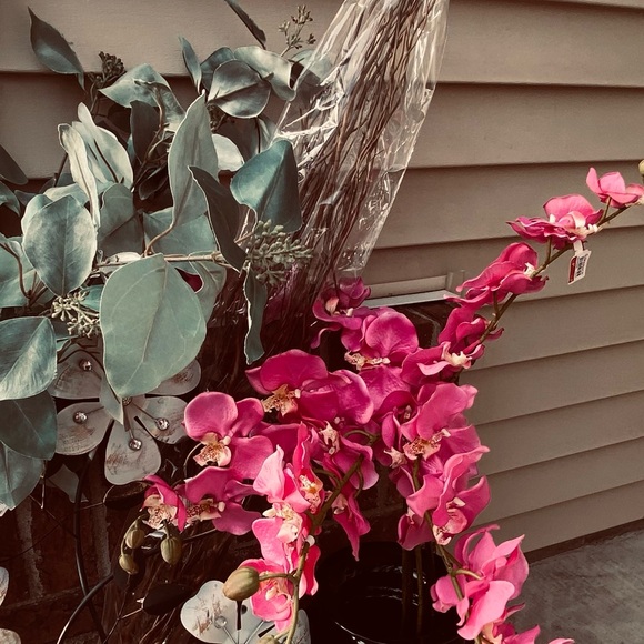 “Hallmark” New/Vintage Glossy Blk. Vase & 9 Pc. Pier 1 Import Quality Fux Silks - Picture 3 of 16